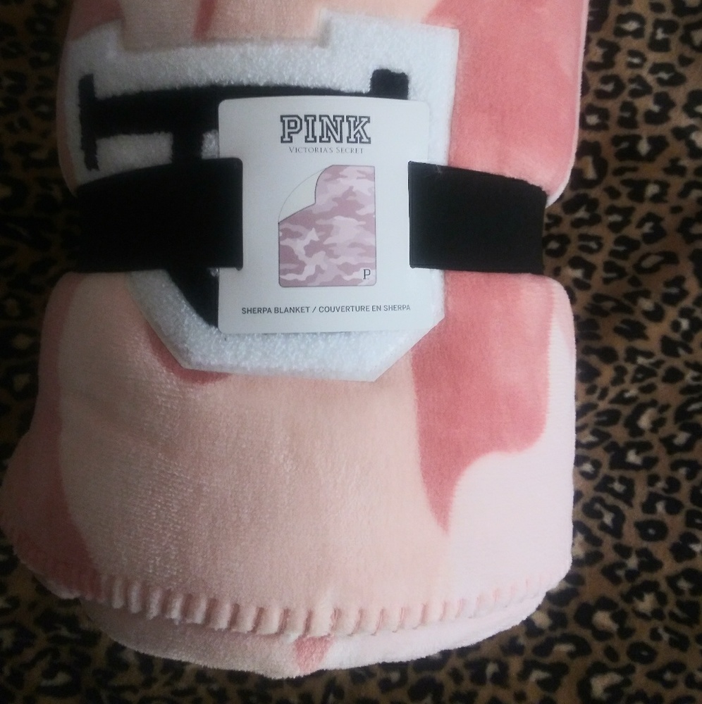 Victoria's Secret PINK Sherpa Camo Blanket